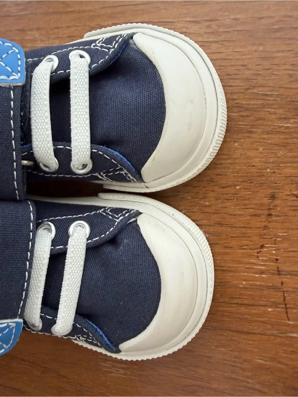 NWOT See Kai Run Toddler Navy Canvas Sneakers with Hook & Loop Strap Size 4